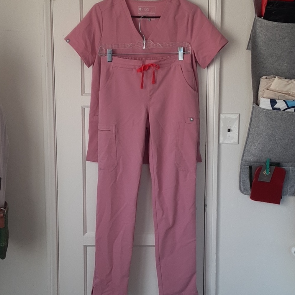 FIGS Scrubs Pink Top & Bottom Set Women's Size XS